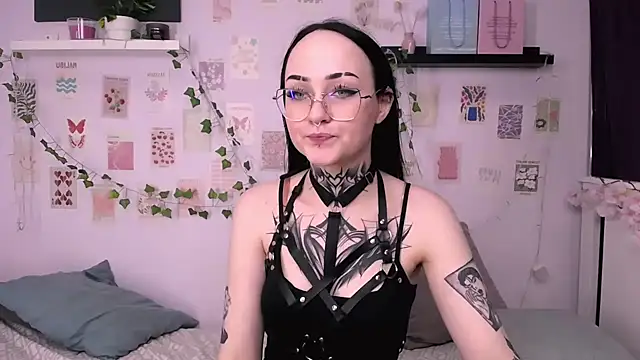 Snapshot of MollyKissy chatting on October 5, 2025, 9:55 am MollyKissy online show from October 5, 2025, 9:55 am