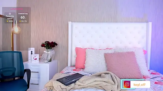 Lucy Lu17 online show from December 1, 2025, 1:34 pm