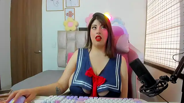queenalexxa111 online show from May 13, 2026, 12:56 pm