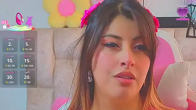 queenalexxa111 online show from October 15, 2025, 5:21 pm