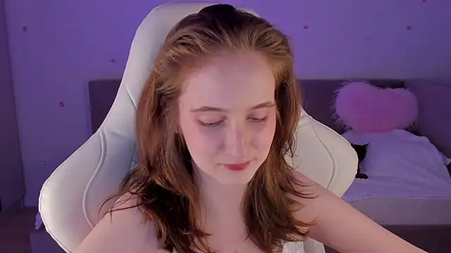 Snapshot of CrystalSoul_ chatting on October 28, 2025, 9:58 pm CrystalSoul online show from October 28, 2025, 9:58 pm