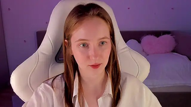 Snapshot of CrystalSoul_ chatting on November 16, 2025, 12:10 pm CrystalSoul online show from November 16, 2025, 12:10 pm