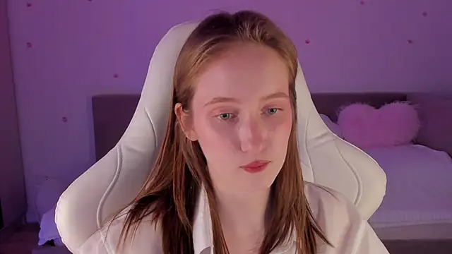 Snapshot of CrystalSoul_ chatting on November 12, 2025, 12:26 am CrystalSoul online show from November 12, 2025, 12:26 am