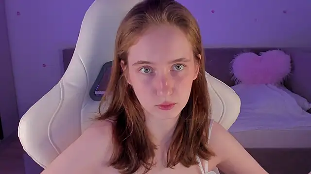 Snapshot of CrystalSoul_ chatting on October 27, 2025, 9:16 pm CrystalSoul online show from October 27, 2025, 9:16 pm