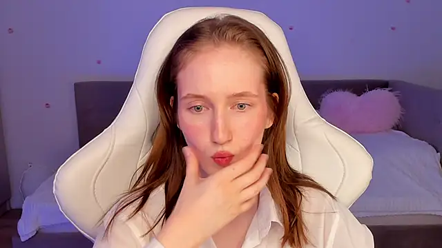 Snapshot of CrystalSoul_ chatting on November 23, 2025, 9:36 pm CrystalSoul online show from November 23, 2025, 9:36 pm