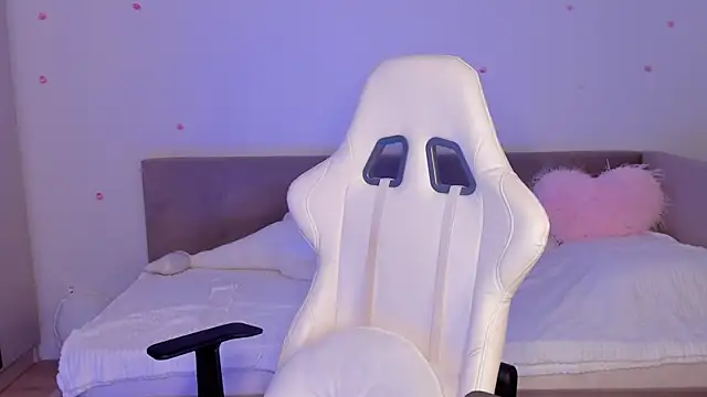 Snapshot of CrystalSoul_ chatting on November 22, 2025, 3:00 pm CrystalSoul online show from November 22, 2025, 3:00 pm