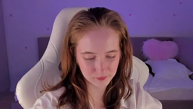 Snapshot of CrystalSoul_ chatting on October 31, 2025, 1:30 pm CrystalSoul online show from October 31, 2025, 1:30 pm