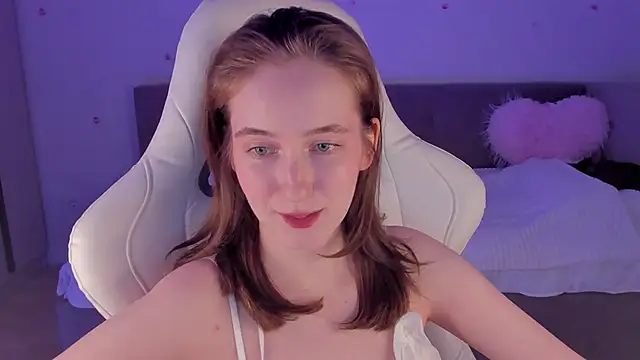 Snapshot of CrystalSoul_ chatting on October 24, 2025, 3:22 pm CrystalSoul online show from October 24, 2025, 3:22 pm