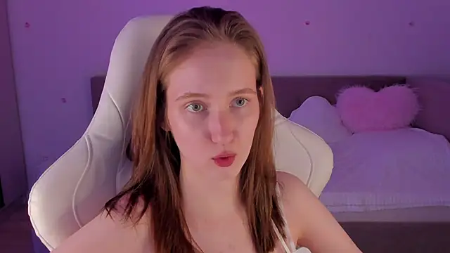 Snapshot of CrystalSoul_ chatting on November 9, 2025, 12:25 am CrystalSoul online show from November 9, 2025, 12:25 am