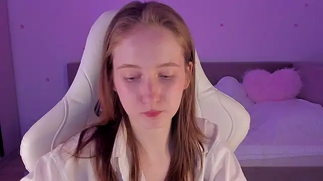 Snapshot of CrystalSoul_ chatting on November 9, 2025, 7:29 pm CrystalSoul online show from November 9, 2025, 7:29 pm