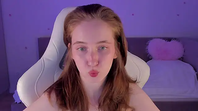 Snapshot of CrystalSoul_ chatting on October 25, 2025, 9:26 pm CrystalSoul online show from October 25, 2025, 9:26 pm