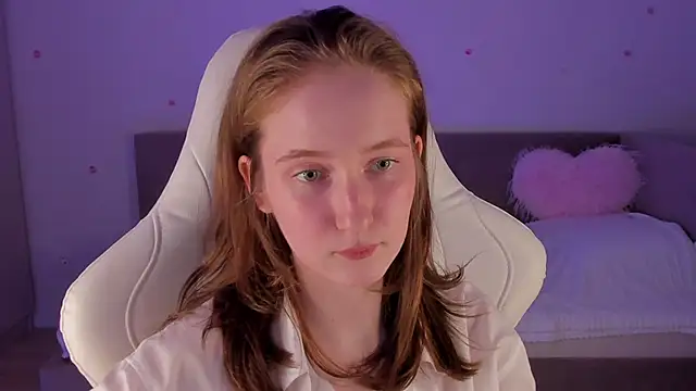 Snapshot of CrystalSoul_ chatting on November 4, 2025, 10:24 pm CrystalSoul online show from November 4, 2025, 10:24 pm