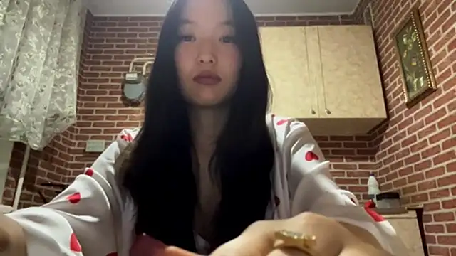 Snapshot of EmmaLeexth chatting on September 17, 2025, 5:04 pm EmmaLeexth online show from September 17, 2025, 5:04 pm