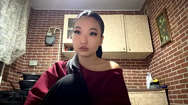 EmmaLeexth online show from March 29, 2026, 1:35 pm