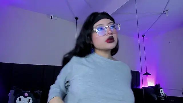 SabrinaV  online show from November 7, 2025, 11:26 am