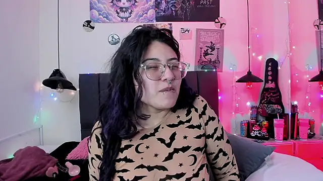 Snapshot of SabrinaV_ chatting on May 19, 2026, 11:28 am SabrinaV online show from May 19, 2026, 11:28 am