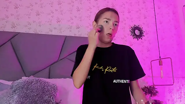 meganandtylerr19 online show from November 18, 2025, 11:46 am