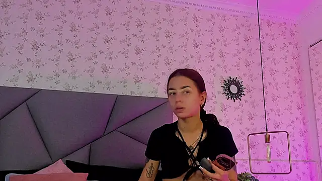 meganandtylerr19 online show from November 6, 2025, 11:25 am