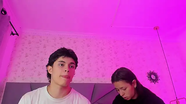 meganandtylerr19 online show from November 24, 2025, 1:33 pm