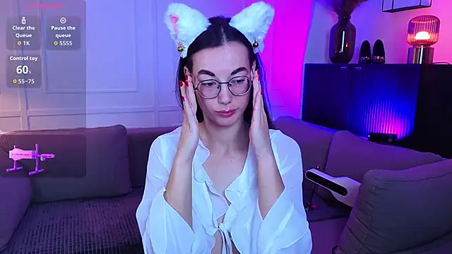 Snapshot of EmmaJakson chatting on October 19, 2025, 3:59 pm EmmaJakson online show from October 19, 2025, 3:59 pm