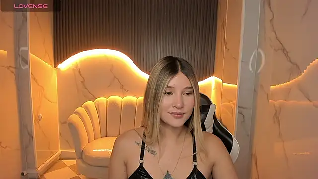 Emma1 b  online show from October 13, 2025, 8:21 pm