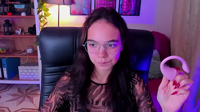 Elise Noir online show from October 17, 2025, 4:20 pm