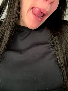 Snapshot of Carolinedanger chatting on October 20, 2025, 5:57 pm Carolinedanger online show from October 20, 2025, 5:57 pm