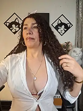 Snapshot of Lina_444 chatting on February 27, 2026, 1:06 am Lina 444 online show from February 27, 2026, 1:06 am