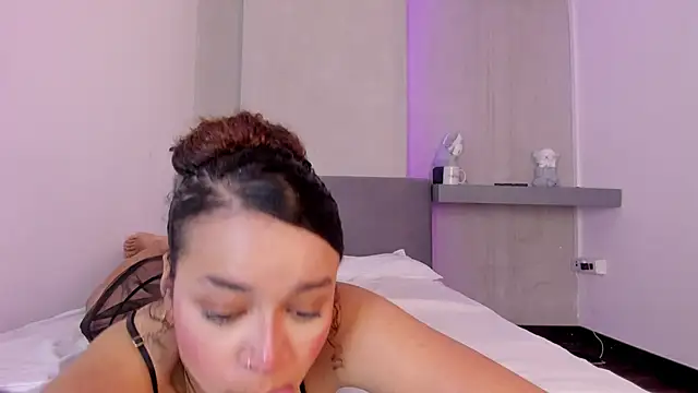 Snapshot of rossvega chatting on November 19, 2025, 4:18 pm rossvega online show from November 19, 2025, 4:18 pm