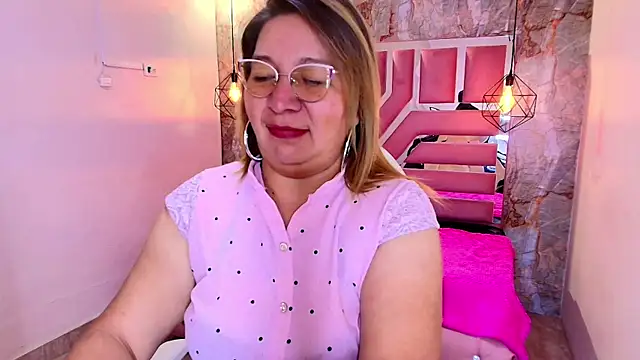 Snapshot of MaylinRosse_ chatting on February 20, 2026, 7:16 pm MaylinRosse online show from February 20, 2026, 7:16 pm