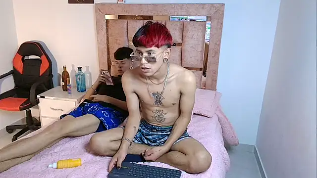 DemianSalvatore online show from November 19, 2025, 10:32 pm