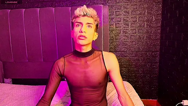 Snapshot of Erick_Velveth chatting on November 9, 2025, 5:44 am Erick Velveth online show from November 9, 2025, 5:44 am