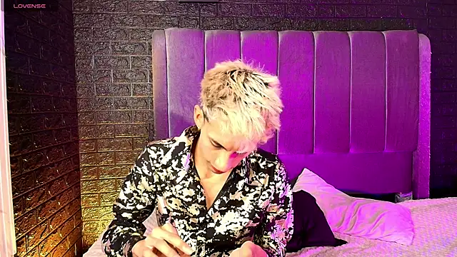 Snapshot of Erick_Velveth chatting on November 7, 2025, 9:08 pm Erick Velveth online show from November 7, 2025, 9:08 pm