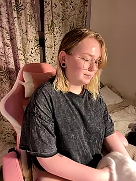 Snapshot of lame_cat chatting on November 10, 2025, 2:05 am lame cat online show from November 10, 2025, 2:05 am