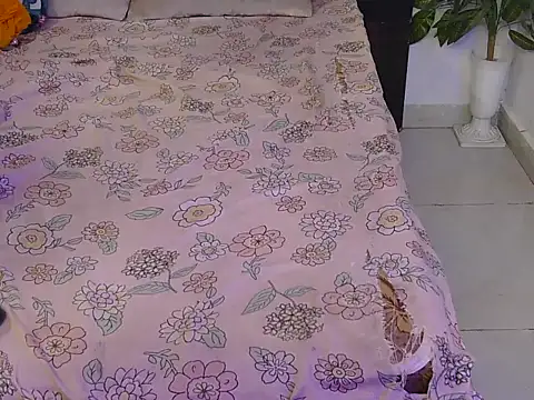 Snapshot of Lovelyy-couple chatting on November 22, 2025, 2:27 pm Lovelyy-couple online show from November 22, 2025, 2:27 pm