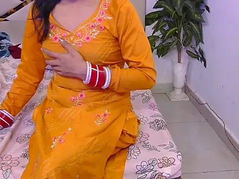 Snapshot of Lovelyy-couple chatting on October 23, 2025, 6:28 pm Lovelyy-couple online show from October 23, 2025, 6:28 pm