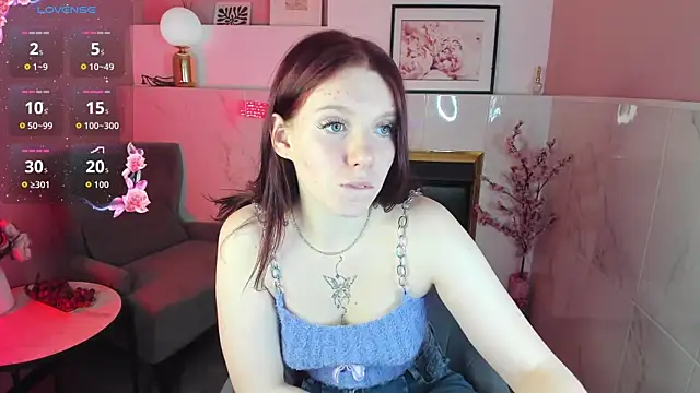 Snapshot of Layla_Glam chatting on October 8, 2025, 1:23 pm Layla Glam online show from October 8, 2025, 1:23 pm