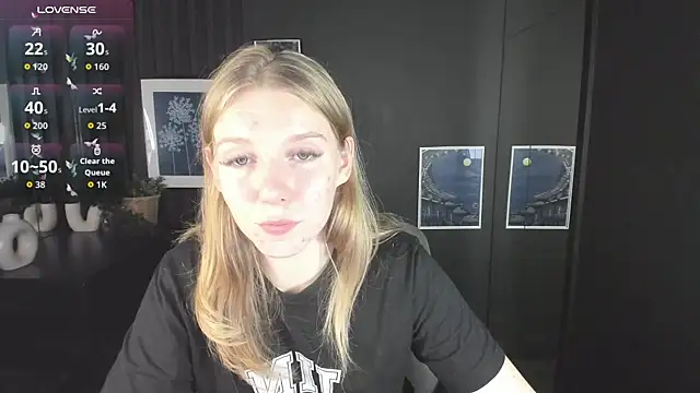 Snapshot of Layla_Glam chatting on September 26, 2025, 1:18 pm Layla Glam online show from September 26, 2025, 1:18 pm