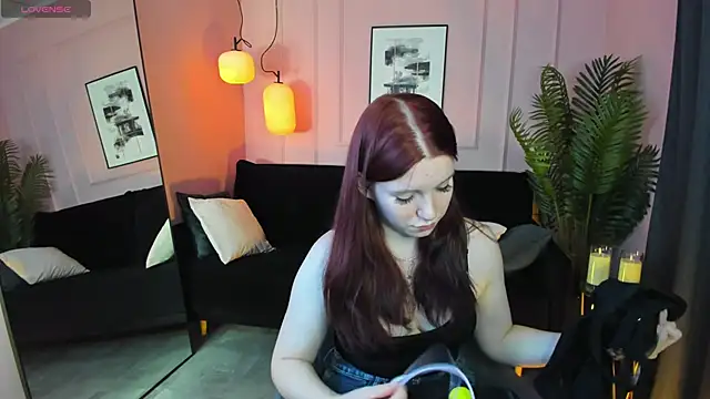 Snapshot of Layla_Glam chatting on October 19, 2025, 1:36 pm Layla Glam online show from October 19, 2025, 1:36 pm