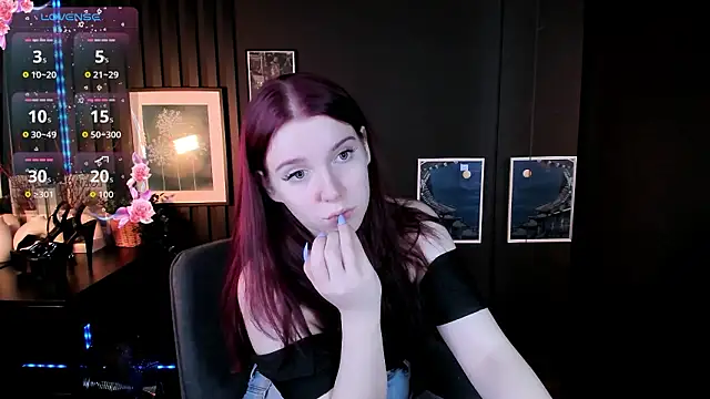 Snapshot of Layla_Glam chatting on March 3, 2026, 12:56 pm Layla Glam online show from March 3, 2026, 12:56 pm