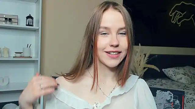 MaliaBourraine online show from May 13, 2026, 7:15 am