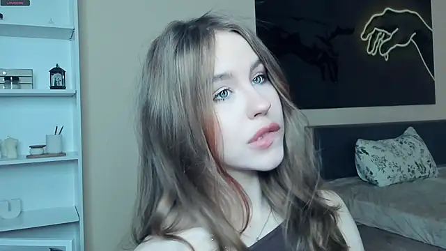 MaliaBourraine online show from May 25, 2026, 7:40 am