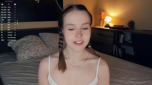 Snapshot of MaliaBourraine chatting on December 17, 2025, 7:02 am MaliaBourraine online show from December 17, 2025, 7:02 am