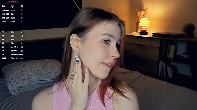 Snapshot of MaliaBourraine chatting on December 4, 2025, 7:18 am MaliaBourraine online show from December 4, 2025, 7:18 am