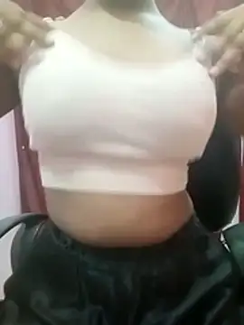 Snapshot of pari_rani7 chatting on October 17, 2025, 3:54 am pari rani7 online show from October 17, 2025, 3:54 am