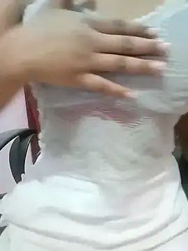 Snapshot of pari_rani7 chatting on October 8, 2025, 4:03 am pari rani7 online show from October 8, 2025, 4:03 am