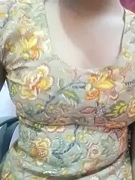 Snapshot of pari_rani7 chatting on October 10, 2025, 4:13 am pari rani7 online show from October 10, 2025, 4:13 am