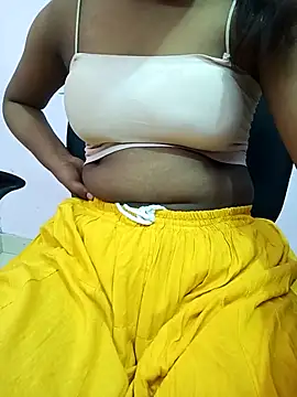 Snapshot of pari_rani7 chatting on October 5, 2025, 3:30 am pari rani7 online show from October 5, 2025, 3:30 am