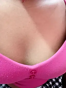 Snapshot of pari_rani7 chatting on October 6, 2025, 3:51 am pari rani7 online show from October 6, 2025, 3:51 am