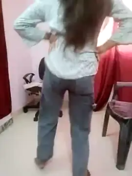 Snapshot of pari_rani7 chatting on October 27, 2025, 4:35 am pari rani7 online show from October 27, 2025, 4:35 am